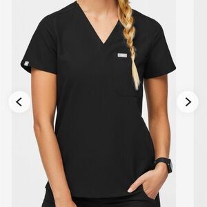 Catarina One Pocket Scrub Top — Figs